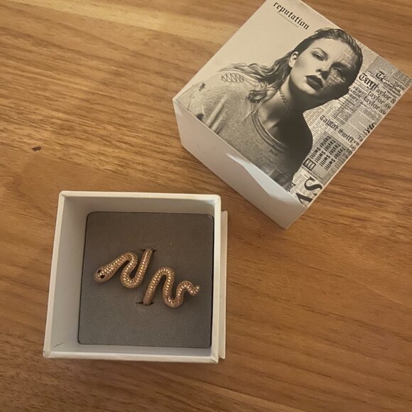 Taylor Swift reputation Official Merchandise Snake Ring - Picture 1 of 4